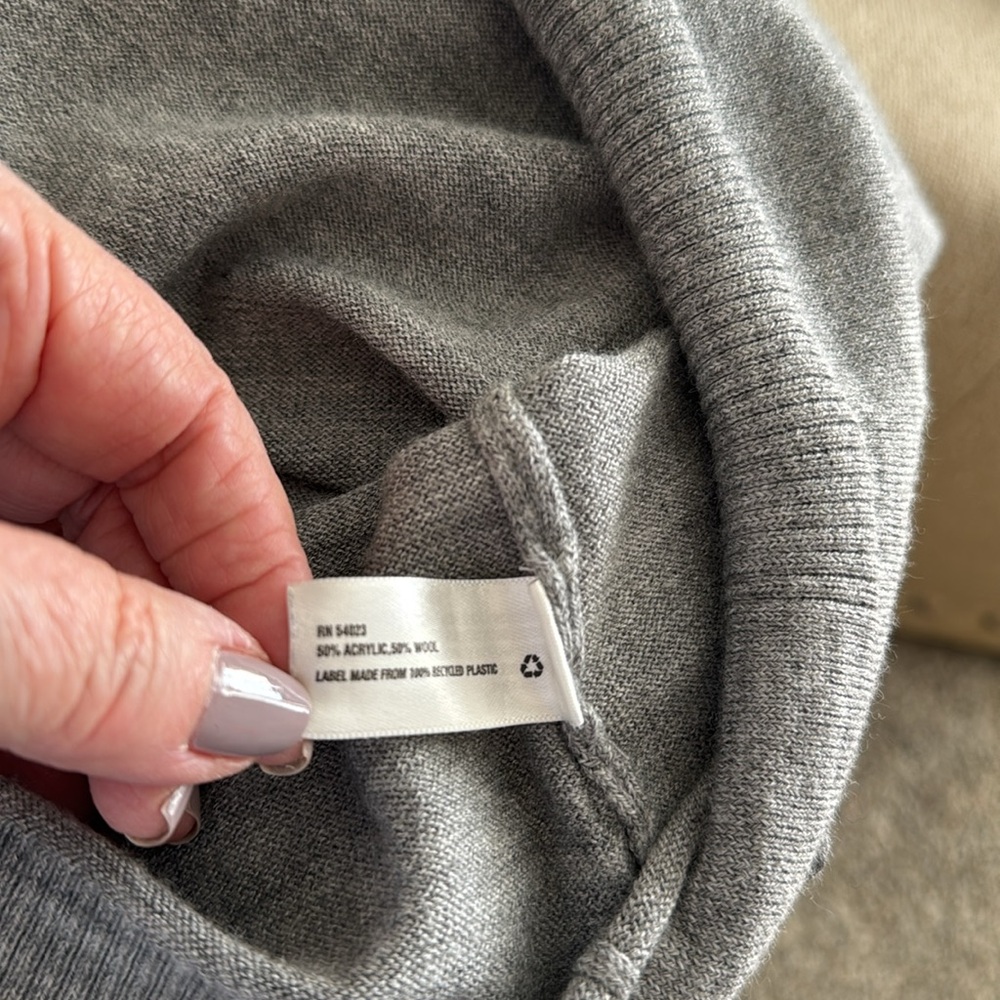 GAP Cardigan - Picture 6 of 7